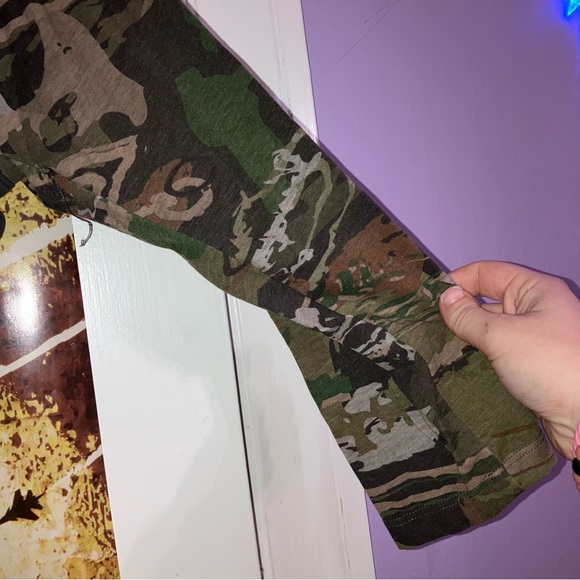 Under Armour Gray/Camo Sleeves 3/4 Sleeve Fitted Athletic Top - Picture 3 of 4